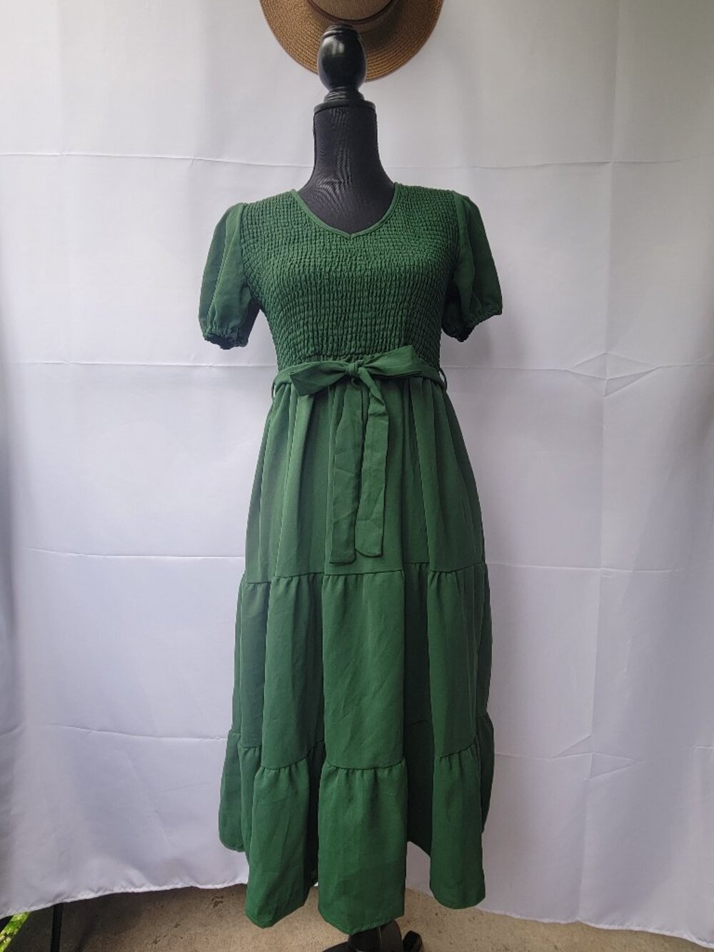 Stunning forest green smocked maxi dress. Size xl/XXL.